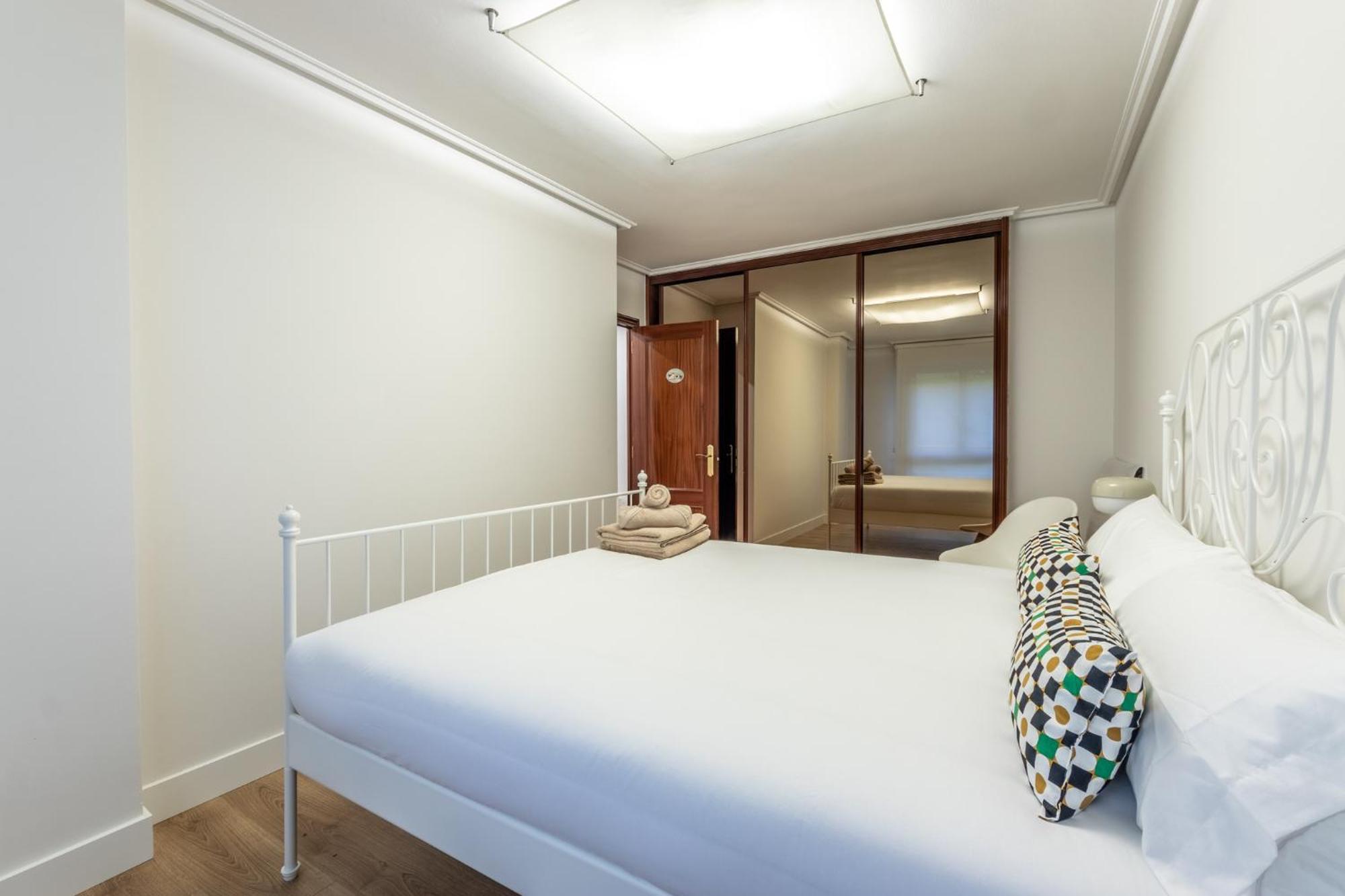 Eguzkilore Txokoa Y Parking Free Bilbao Luaran gambar